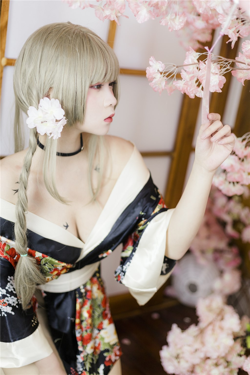 黑料网入口揭秘：知名主播的“副业”竟是高端伴游？，黑料 官网